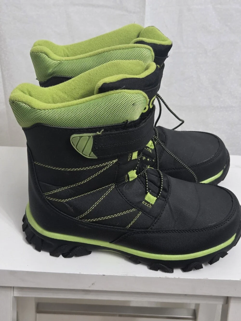 DSG Dicks Sporting Goods 3M Thinsulate Youth Menace Wintet Snow Boots Size 5